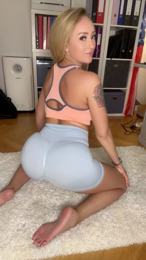 Idk but I always wanting to get my booty eaten