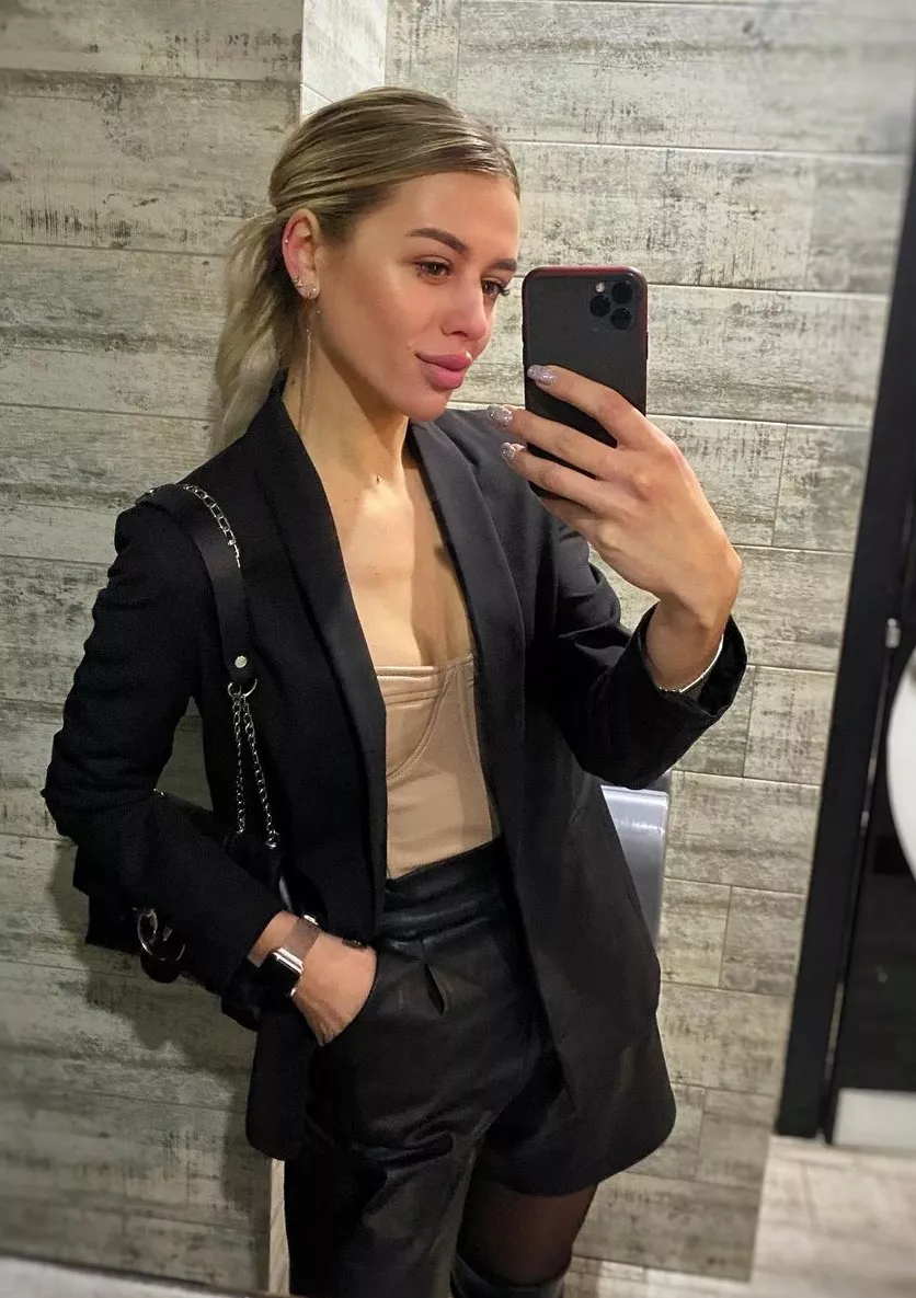 I'm going out for a few minutes, when I come back I'll check everything, so work hard