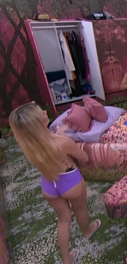 Leah BB26