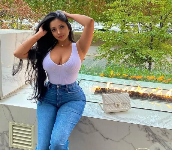 That pose and view of her is amazing