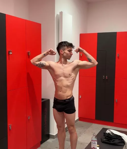 What would you lick first?😋