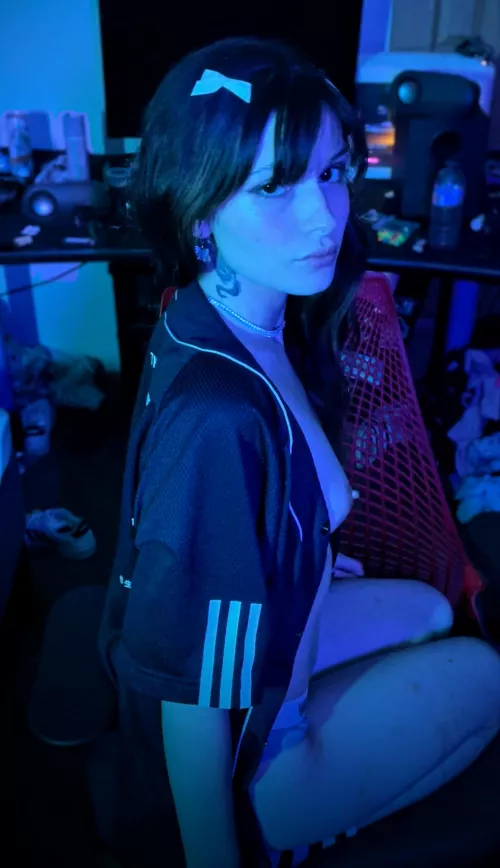 5’0, feelin blue, and horny 😛