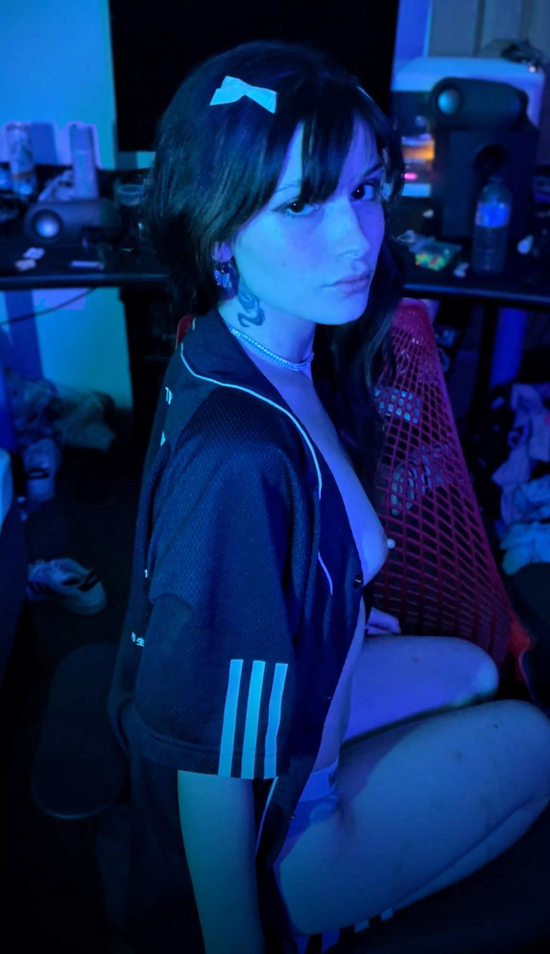 5’0, feelin blue, and horny 😛