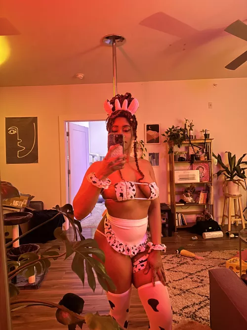 A cute lil cosplay for you