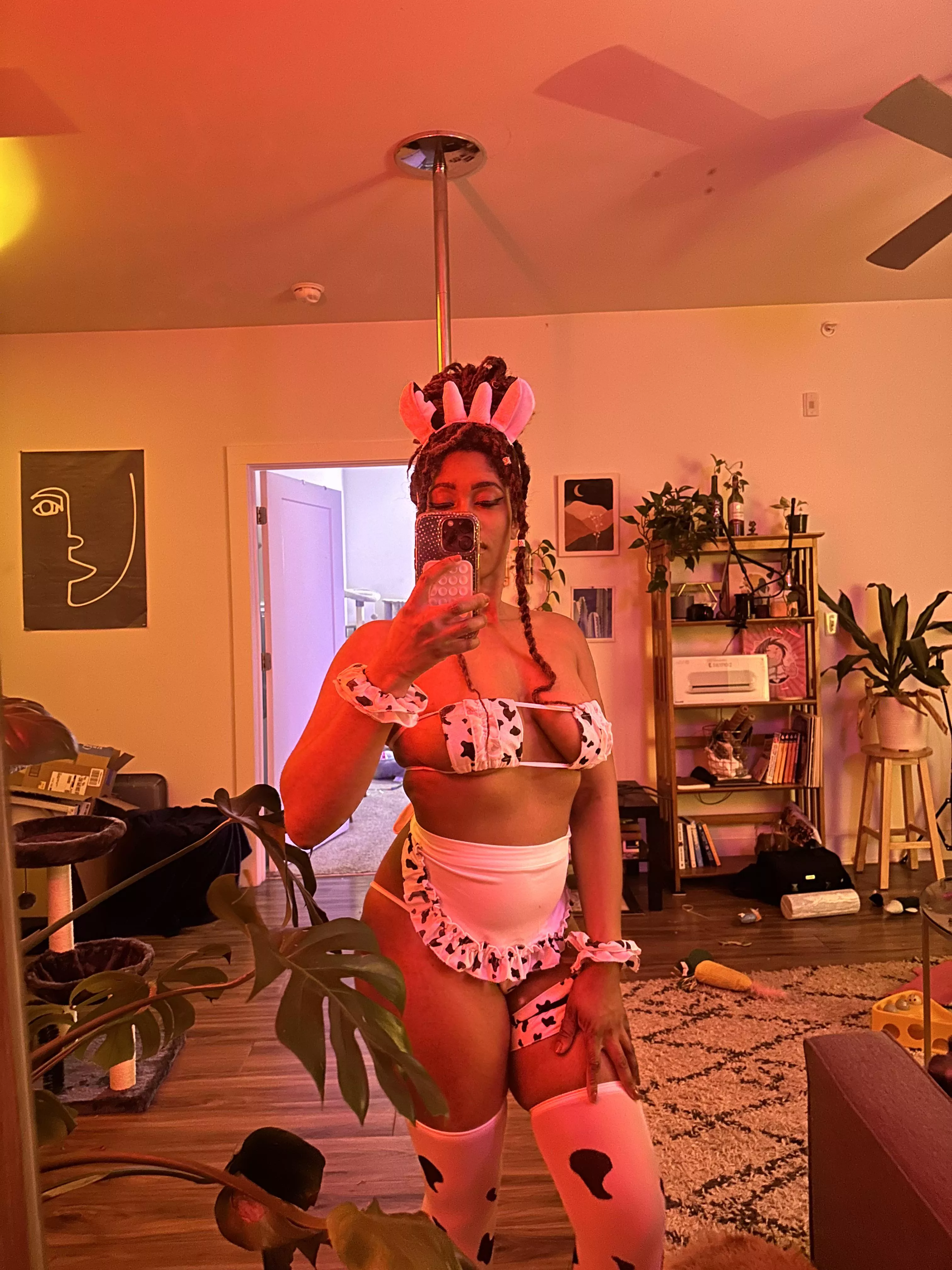 A cute lil cosplay for you