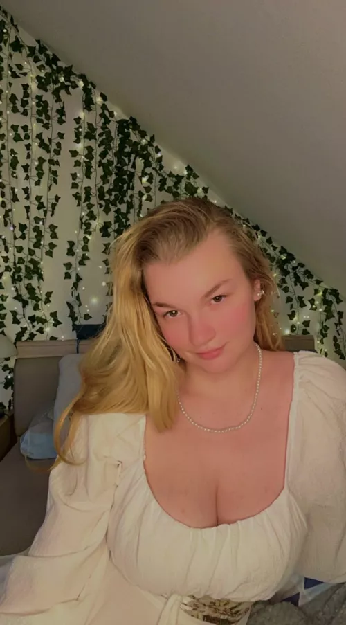 Are you into big tittie blondes