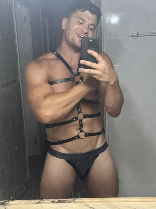 If I told you I’m straight curious before our date, would we still go?