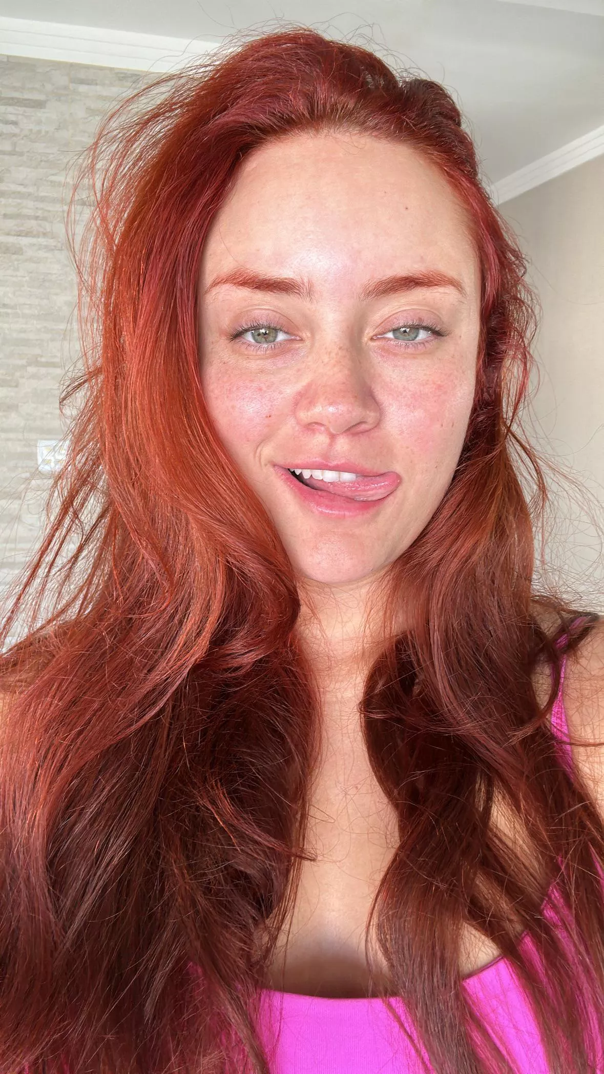 [IRTR] I think it’s sexy to not wear makeup 