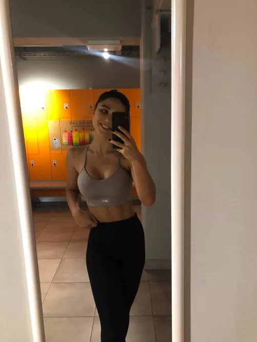 Just your average 25 year old girl trying to stay fit. [F]