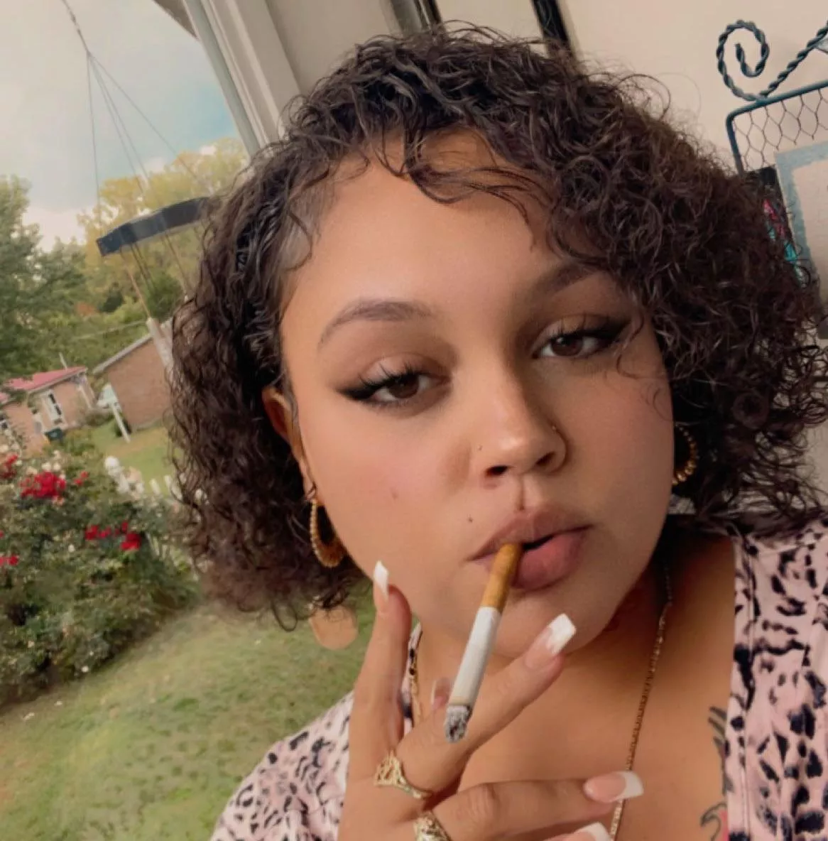 Pretty face & a Newport 100..