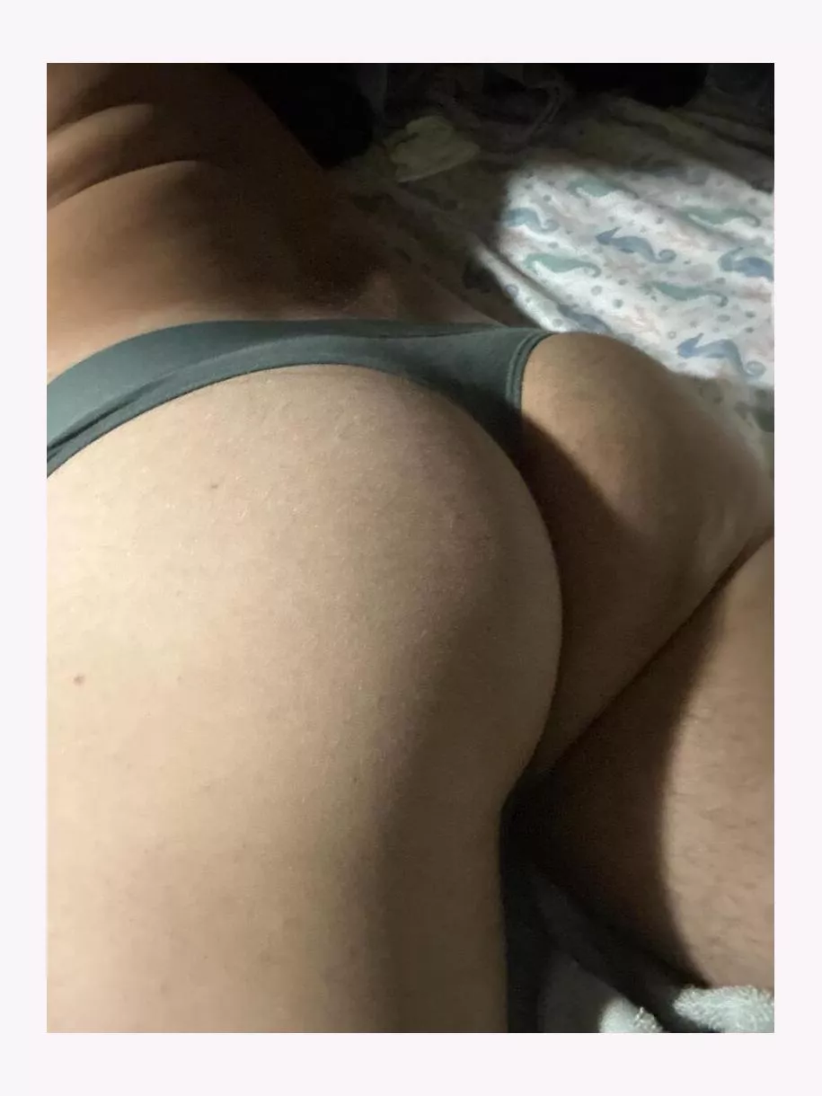 Waiting for my new friegd 😚