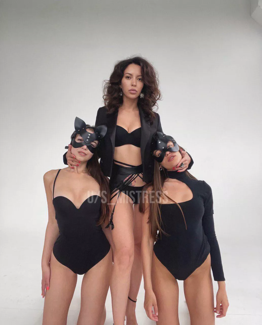 What could be better than one obedient kitty? Two obedient kitties! 