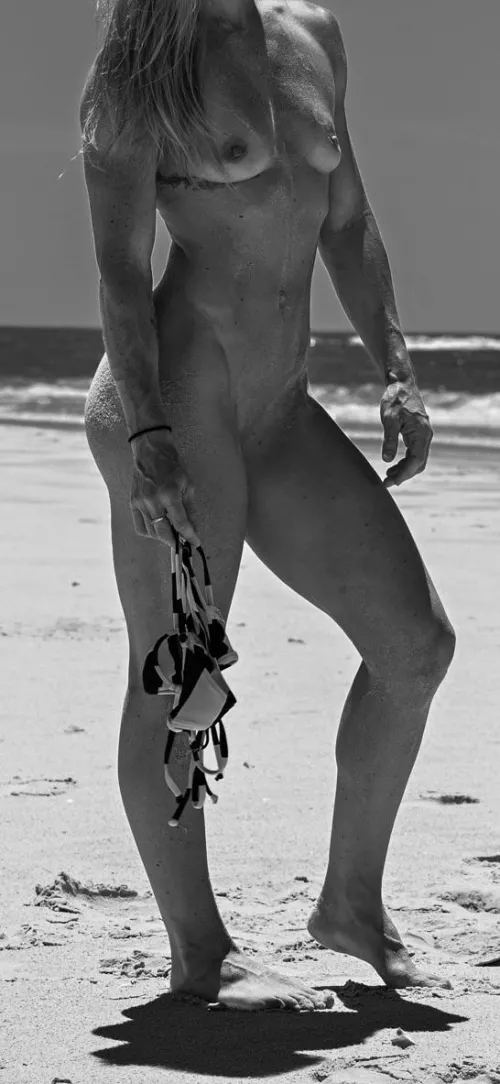 Who else think bikinis are overrated?? 😊