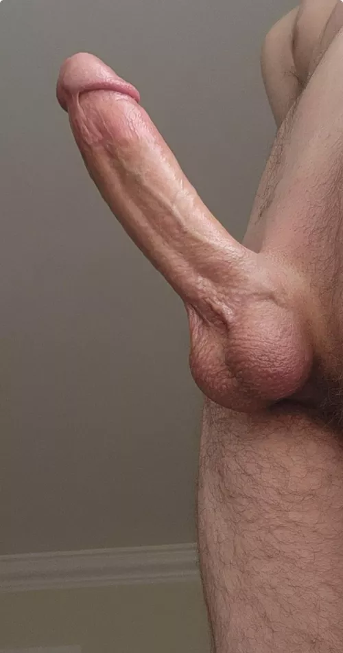 (19) into older bottoms and slutty dads😋 let’s have some fun this summer?