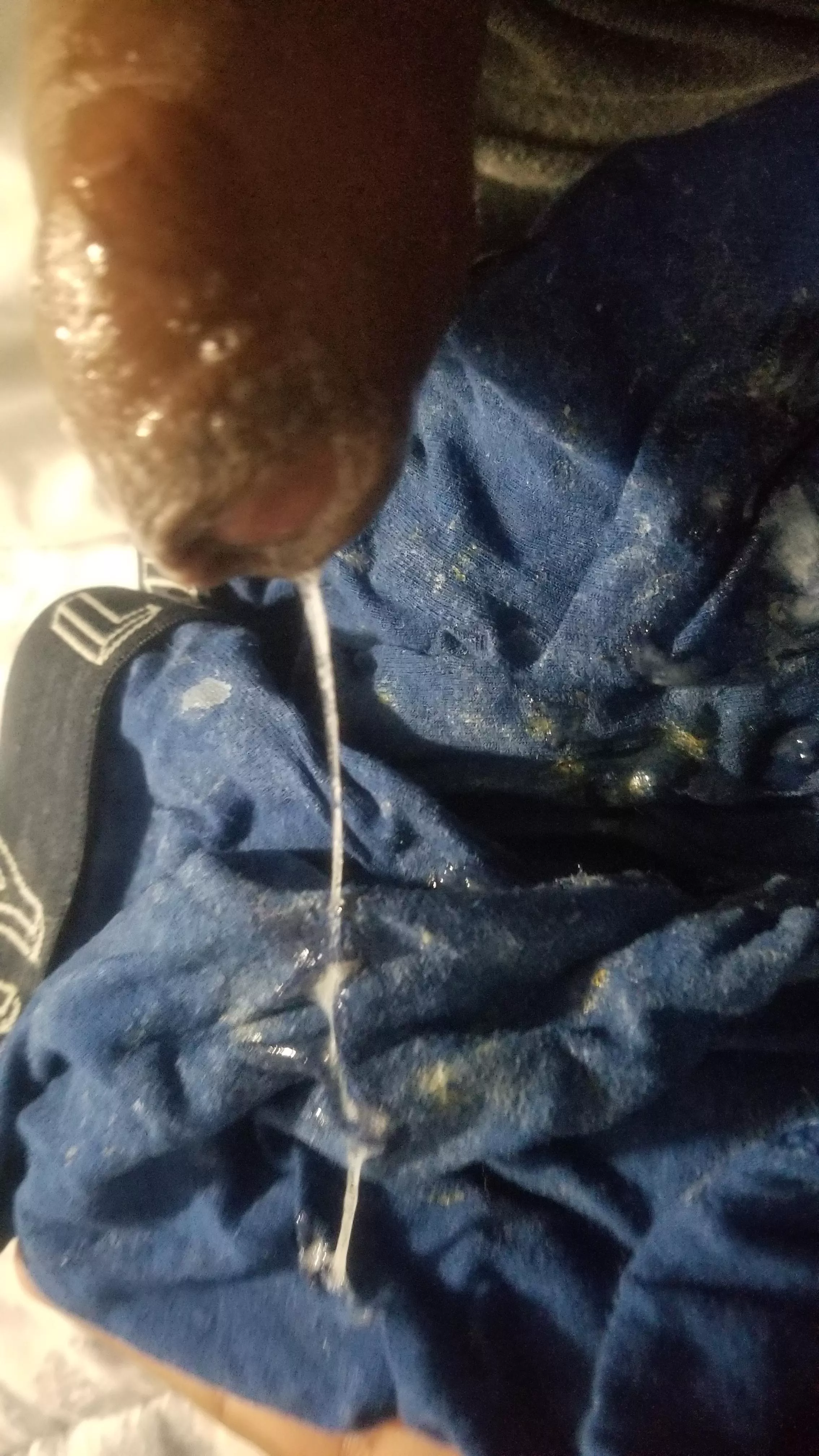 (25) Anyone else precum a shit ton?!? 