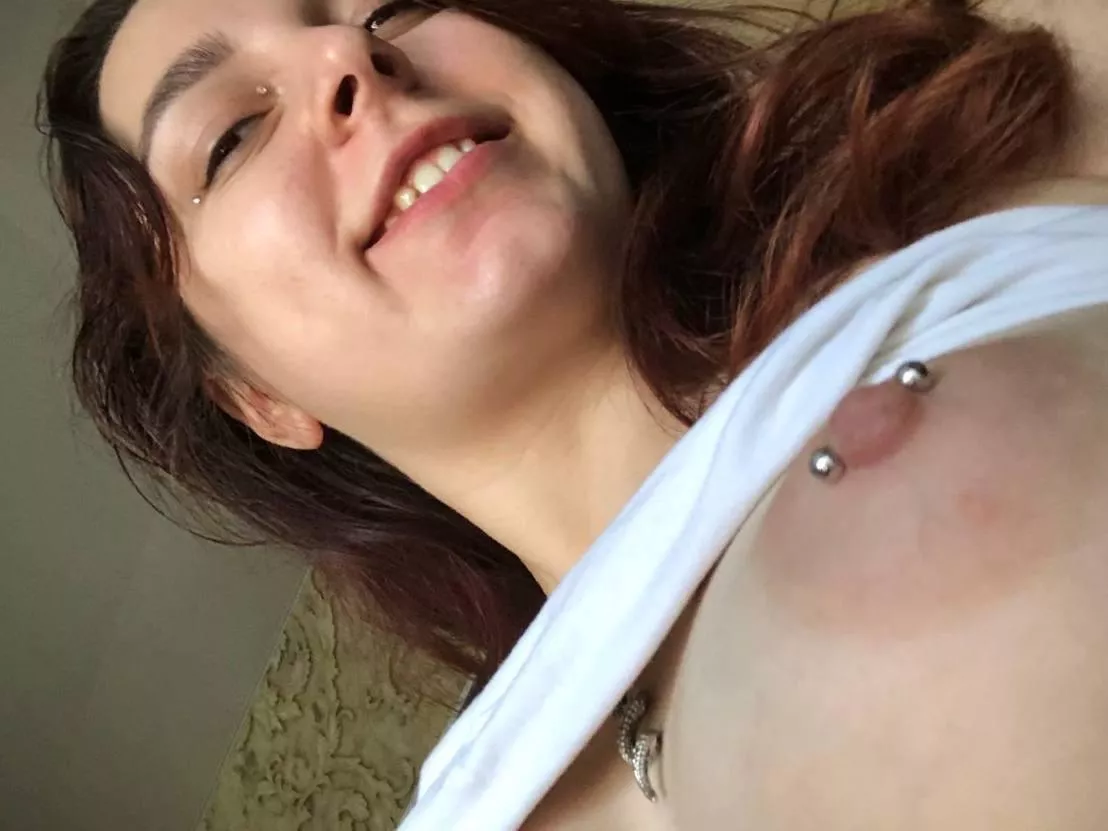 Feeling cute with one boob