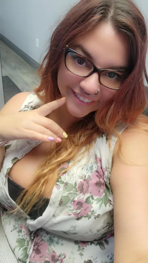 Girls with glasses are cute, prove me wrong @sugar_bellz420