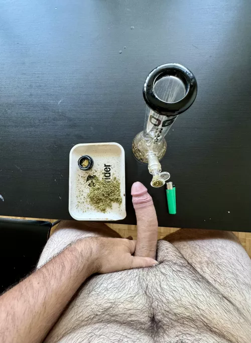 Good (m)orning, nothing like a little wake n bake to start the day 😈🍆💨
