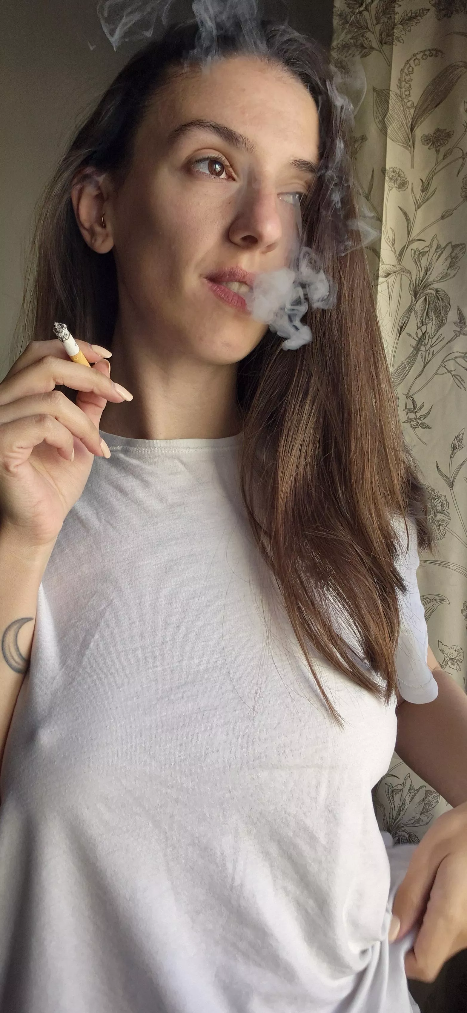 I guess my neighbor is happy, every evening I smoke in that window, not always in clothes 🤭