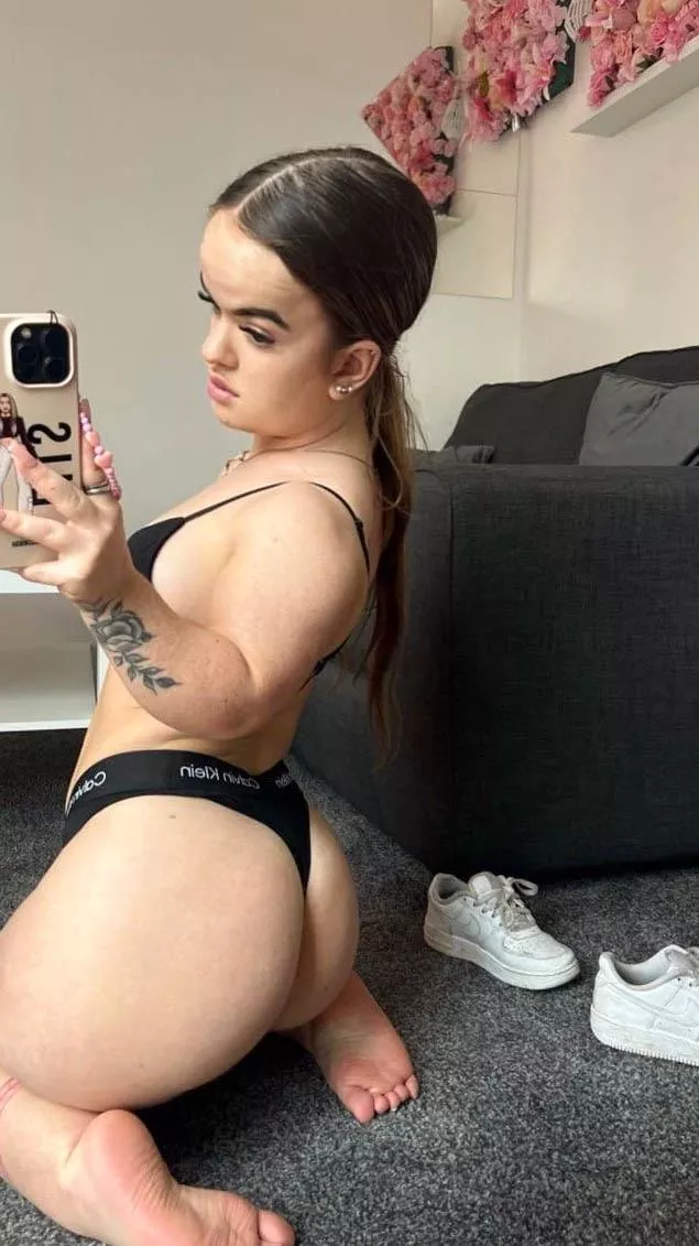 I love my dwarf feet because they look so cute