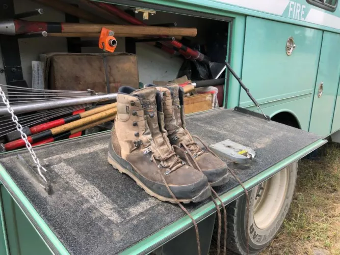 Identify the brand and model?