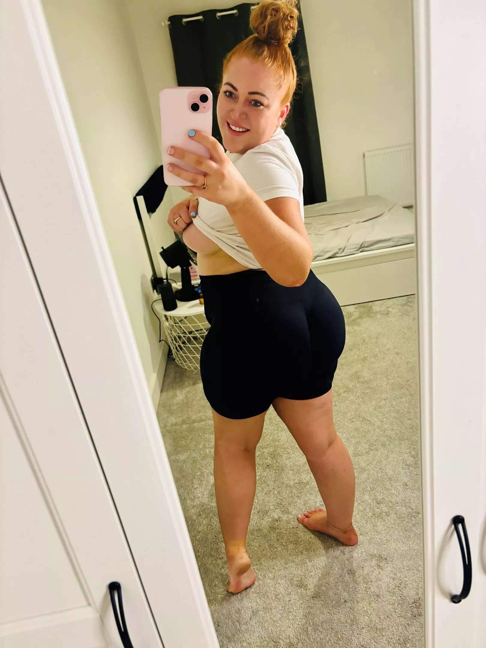 Imagine I sent you naughty pictures while you're at work