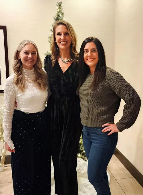 Who are you kissing under the mistletoe? [3]