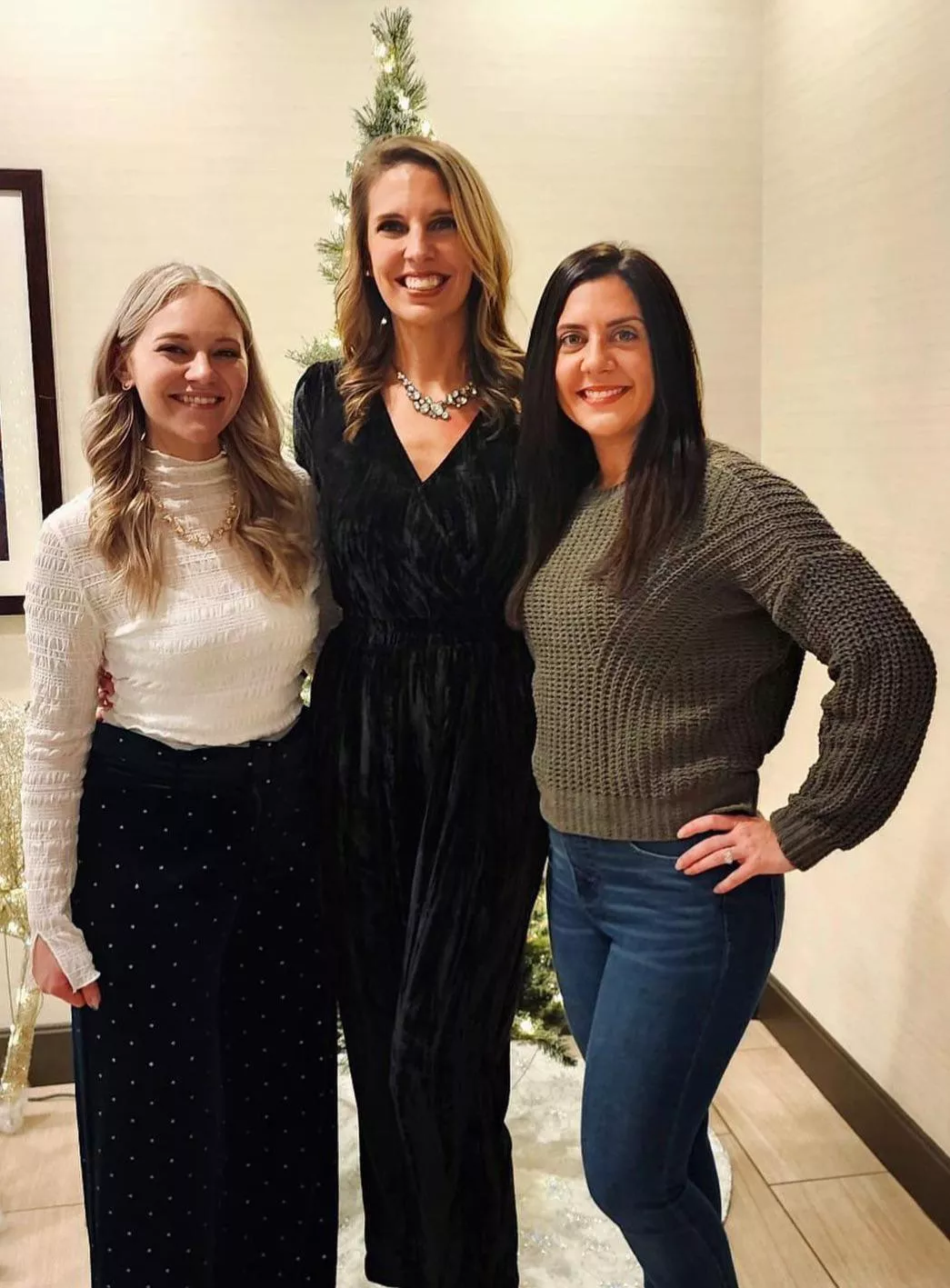 Who are you kissing under the mistletoe? [3]