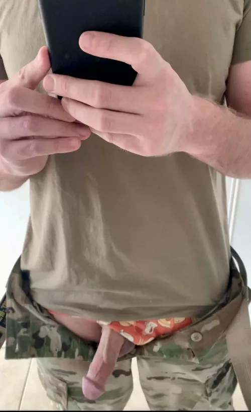 (36) Does this pic make you want to get on your knees?