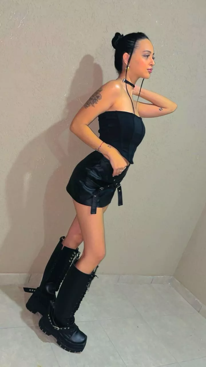 Cute boots made for a cute domme 🖤