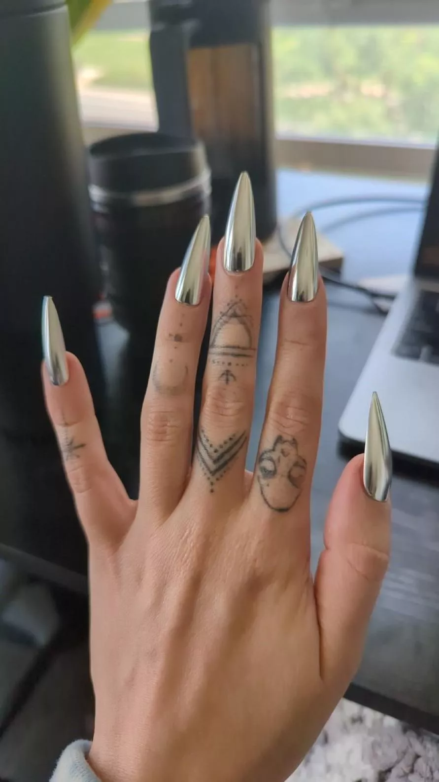 Friend got the chrome claws 😍🩶