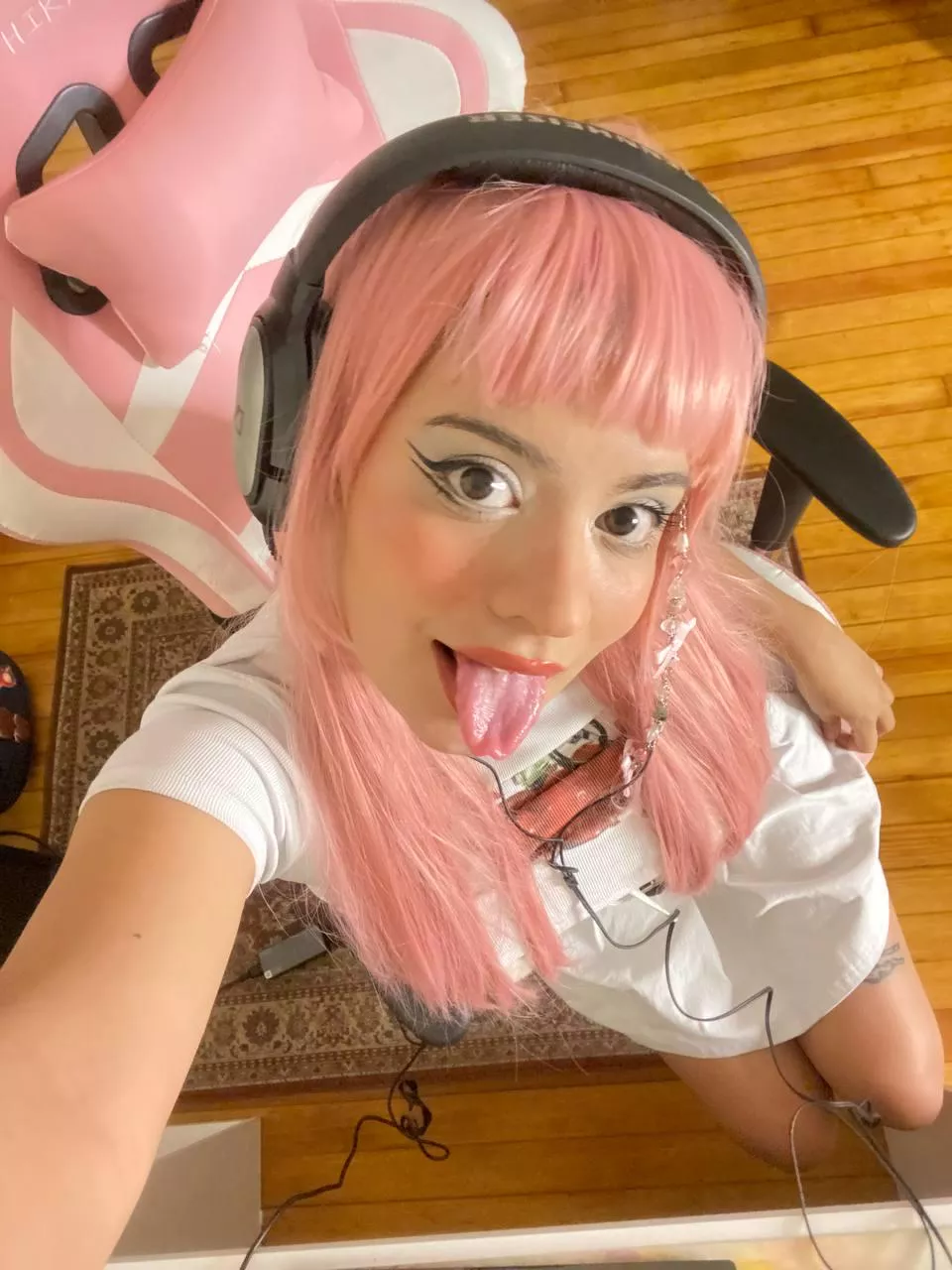 has anyone sucked your dick while playing Minecraft?...it's my favorite thing 