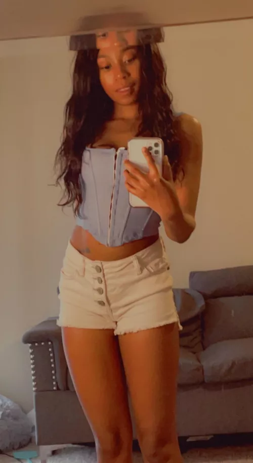 I can be your arm candy or dick candy