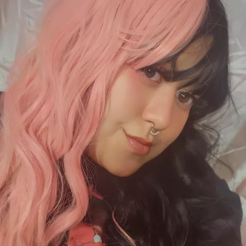 I think the split dyed hair looks cute!