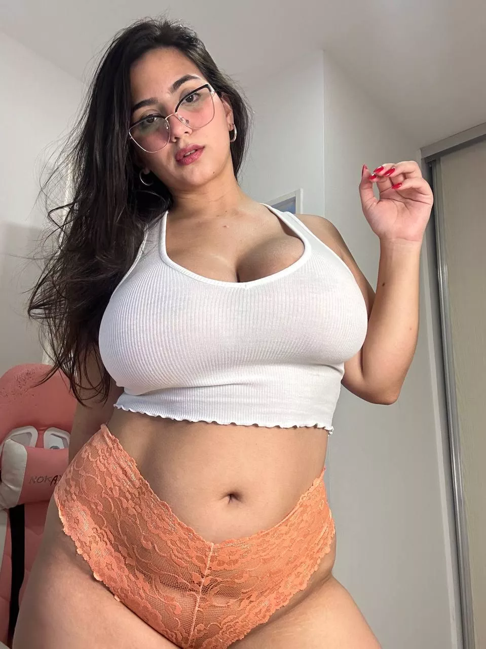 I wanna be your naughty girl 