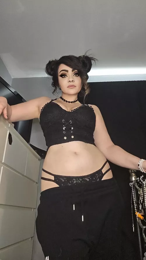 Looking for a gamer boi ;) [OC]