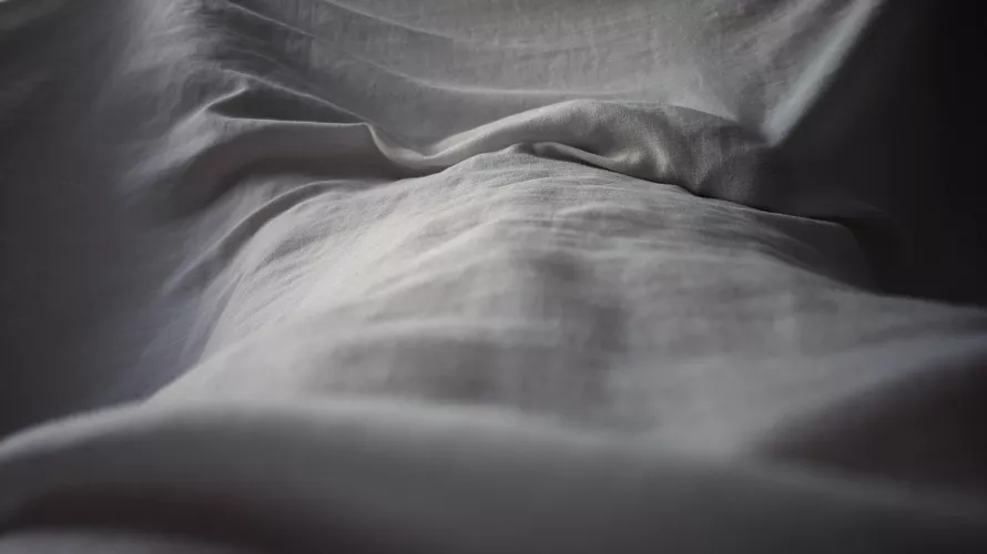 Meet me under a sheet