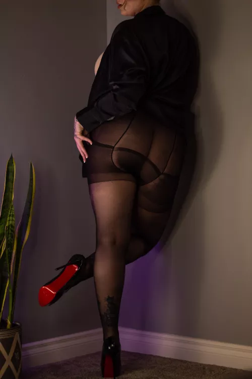 My boss just complimented me in this tights.