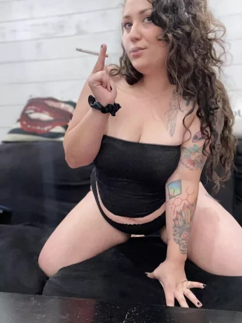 Open wide, I want you to inhale the smoke I exhale 🖤🥵