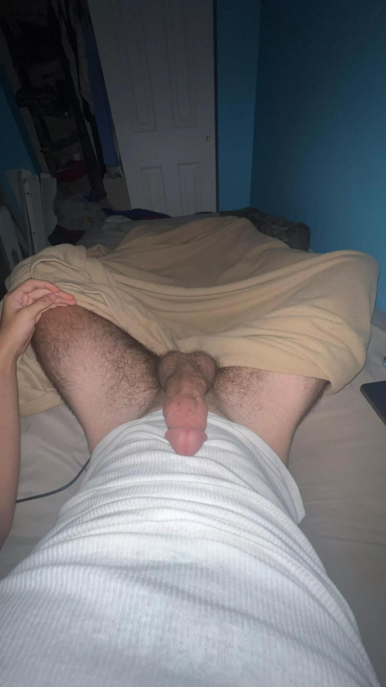 21 str8 bwc frat lookin for other frat masc college bros who show me sum ass and face. Jj132657