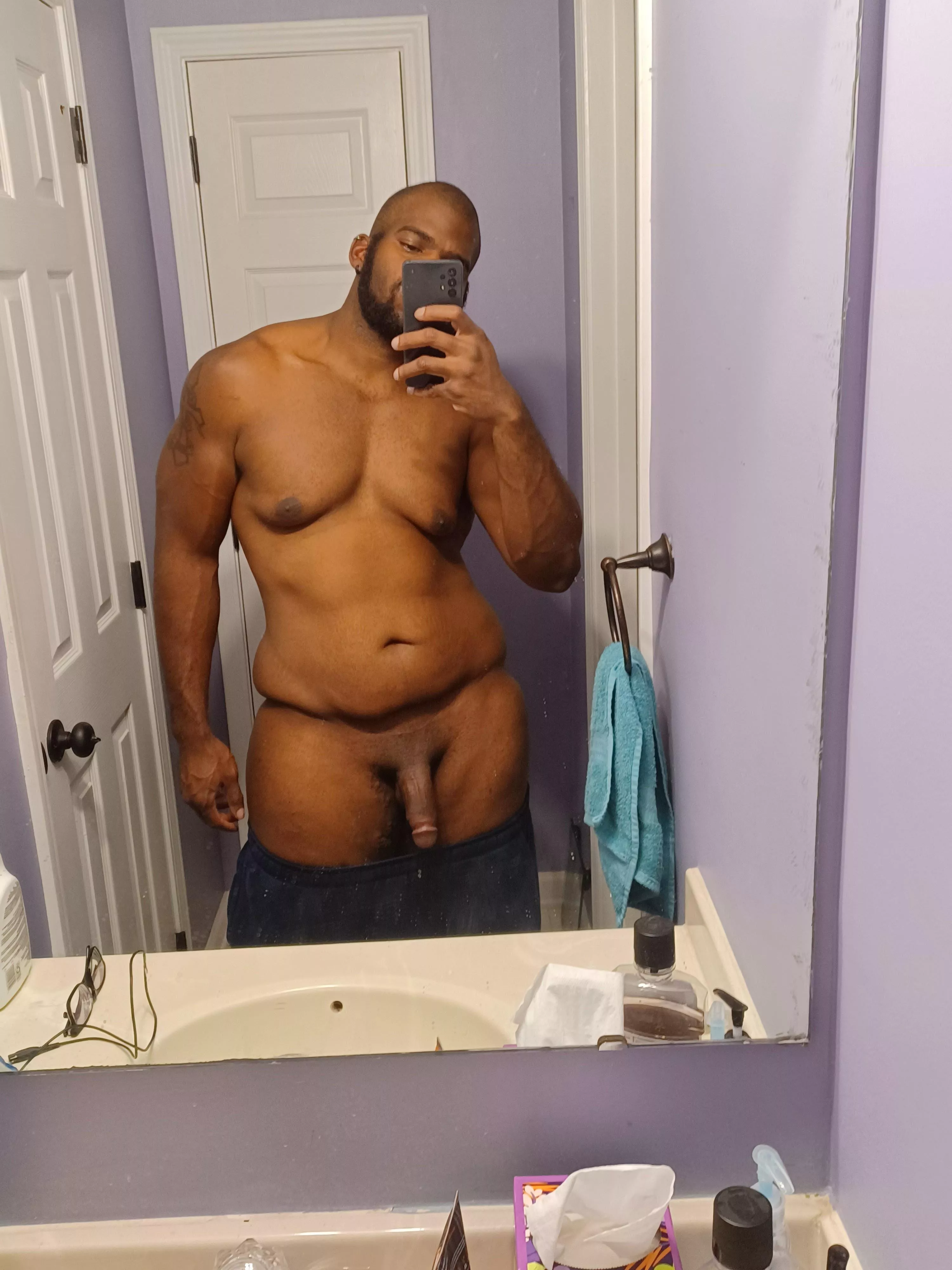 [31] Normally im body shy but lately i just wanna show out for once 😁