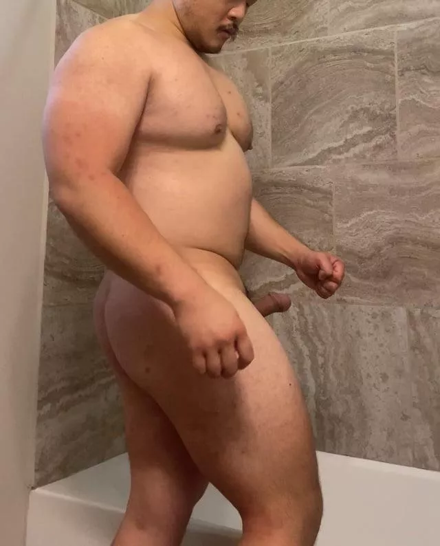 Anyone into fat dudes?