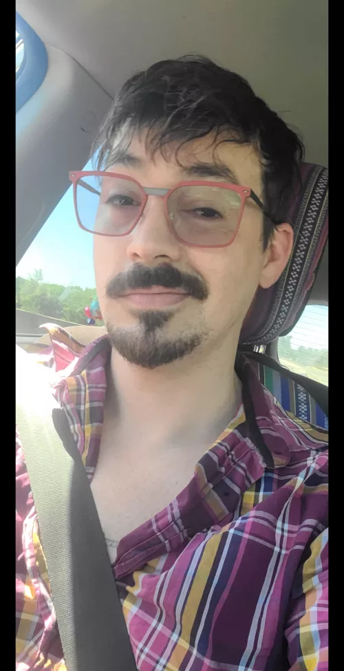 Does anyone play sea of thieves? 