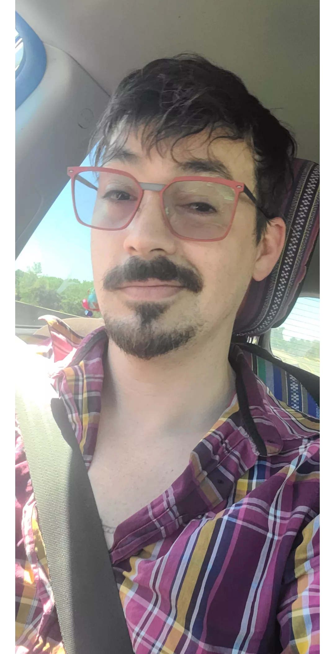 Does anyone play sea of thieves? 