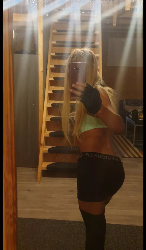 Finee ~ a nice pic from behind ×