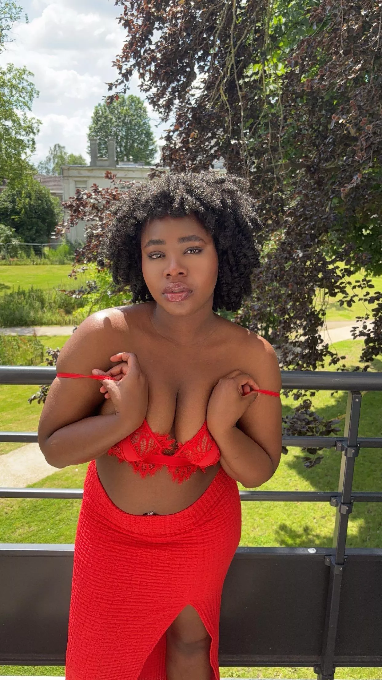 Have a good day ! What do you think of my dress ?