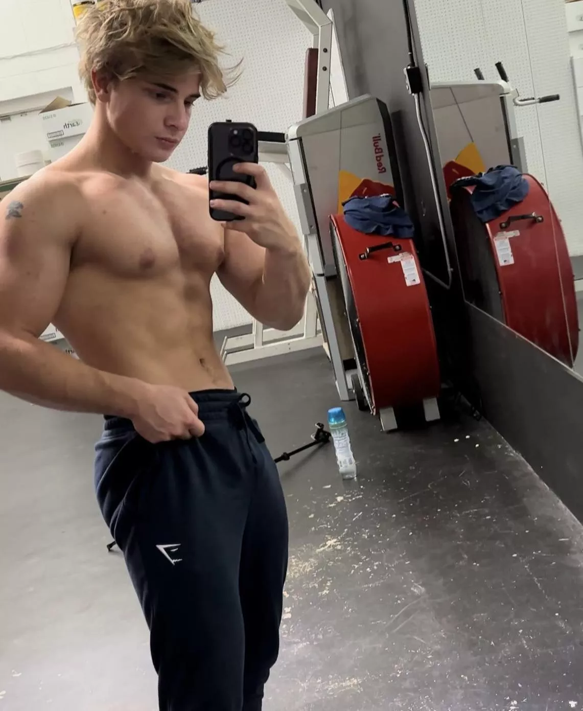 i wonder why nobody is ever flirting with me 