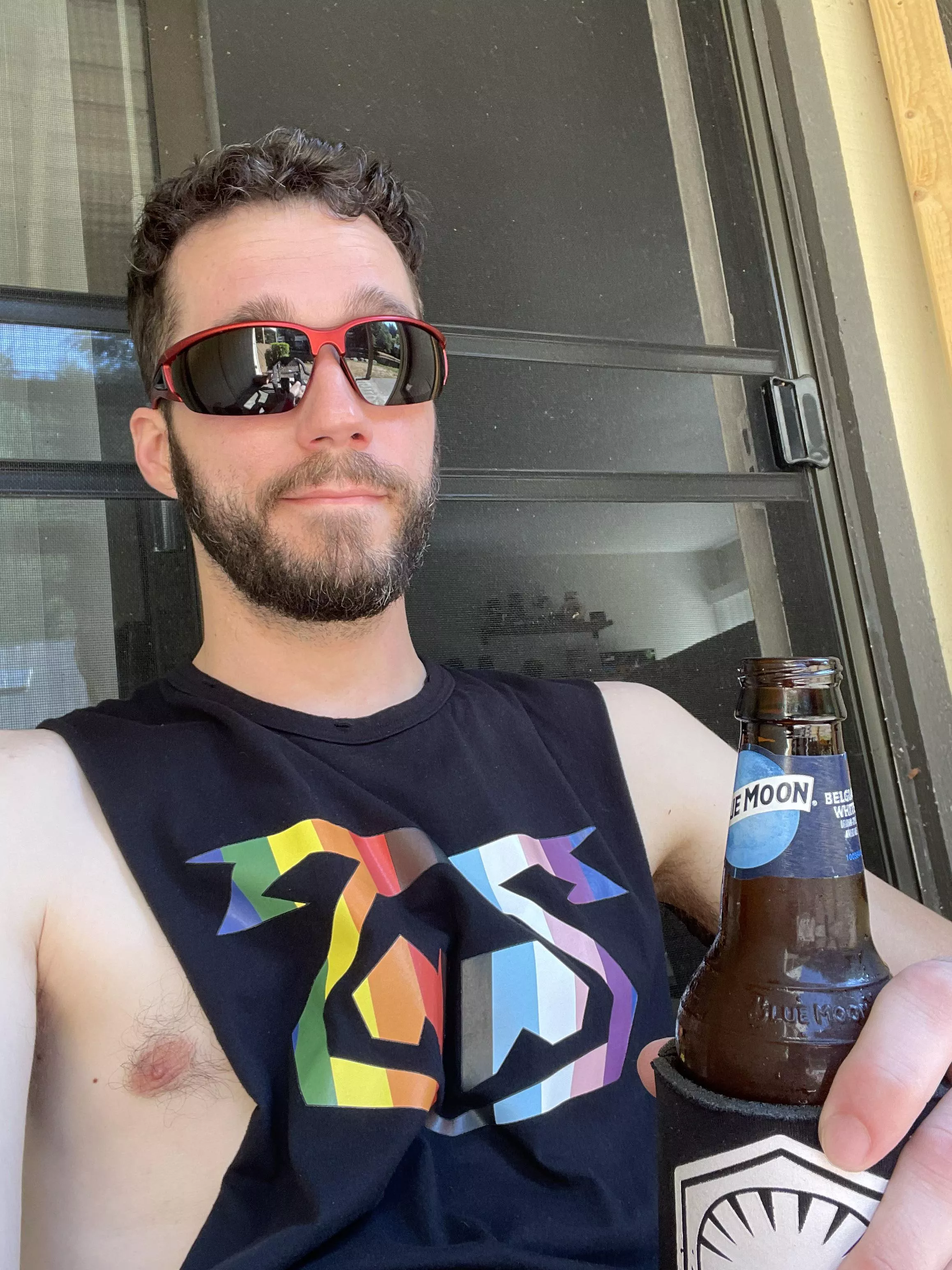 Long week, ready to chill. Enjoy the weekend boys 🍻 