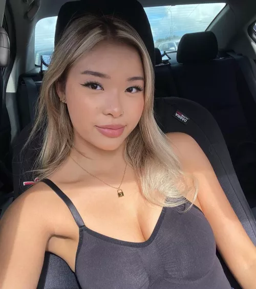 Love her lips, what do you like about her?