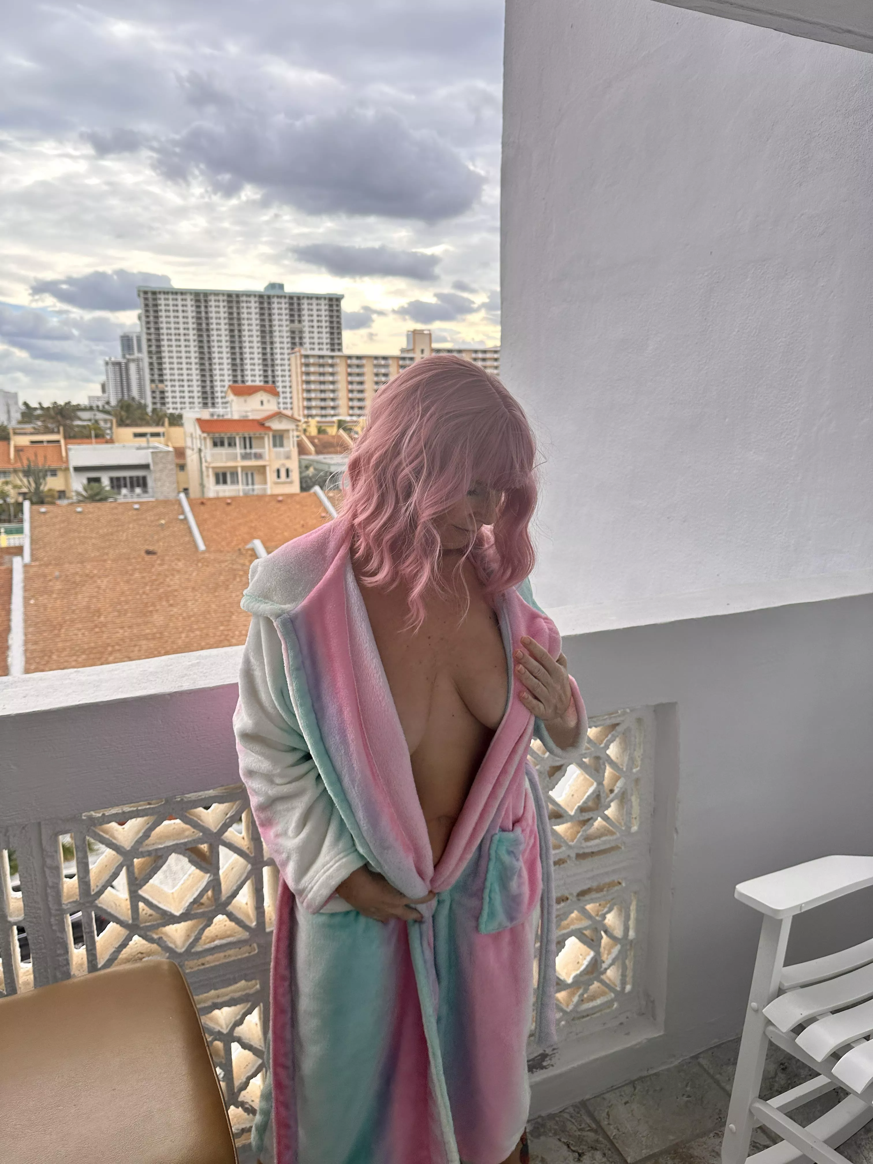 Married wife, single holes.. you starting with your tongue or cock?